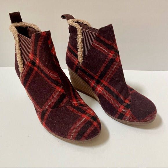 Toms Kelsey Barn Red Plaid Wedge Booties Size 7 - Picture 12 of 15